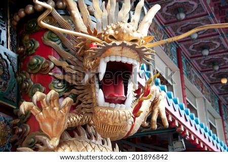 Dragon of the Floating Restaurant Jumbo is part of Jumbo Kingdom, it is a tourist attraction located in the within Hong Kong's Aberdeen Harbour. 