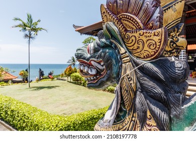 Dragon (naga) guardian statue at Balinese Hindu sea temple (Pura Segara) Tanah Lot, Tabanan, Bali, Indonesia. 