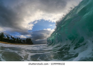 dramatic crashing wave 