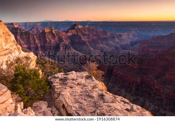 dramatic landscape photo  of the Grand\
Canyon National\
Park,Arizona
