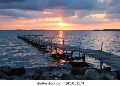 Idyllic Summer Day On Lake Wingra But >> Imagenes Fotos De Stock Y Vectores Sobre Lake In Wisconsin Idyllic Summer Day On Lake Wingra But >> Imagenes Fotos De Stock Y Vectores Sobre Lake In Wisconsin