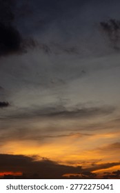 Cielo dramático la puesta