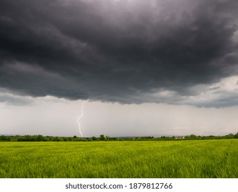Dramatic thundercloud over a wheat field, Wetterau, Germany