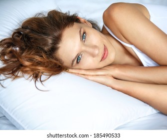 Draw a breath / beautiful brunette woman lying on a pillow 