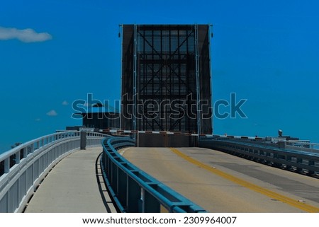 Draw bridge with completely open vertical roadway