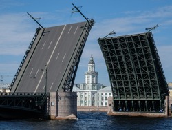 Drawbridge In St. Petersburg, Russia. The Kunstkamera Building Between The Openings Of The Bridge.
