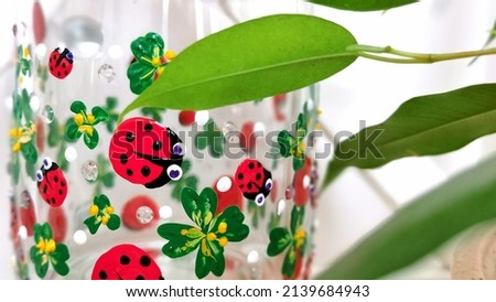 Drawing ladybugs, clover leaves. Patterns, vegetable. Drawing lesson in peacetime, flowers, leaves, Stained glass painting. Symbols of good luck, banknotes.
