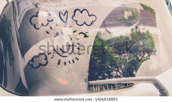 Drawing on dirty window\
car