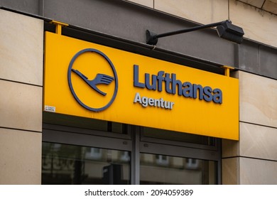 DRESDEN, GERMANY - 20. November 2021: Lufthansa Agentur Logo On The Entrance Of A Building. Sign Of The Company On The Building Exterior. A Travel Agency Of The Biggest German Airline In The City.