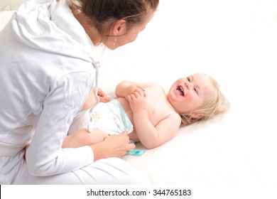 Dressing Baby Diaper