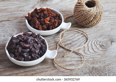 Dried Raisins Turkish And Spanish (Malaga). Turkish Raisins, Sultan Raisins Pitted . Raisins From Malaga With Stones. Dried Raisins On The Wood Backgraund