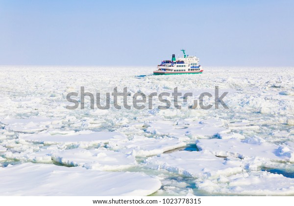 Drift Ice and tourist cruise on\
the Sea of Okhotsk in\
Abashiri,Hokkaido,Japan