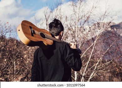 Drifter with a guitar