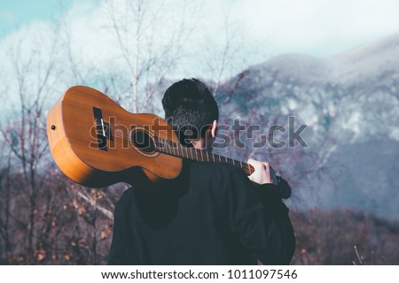 Drifter with a guitar