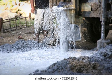 Drilling Groundwater Until Found Water.