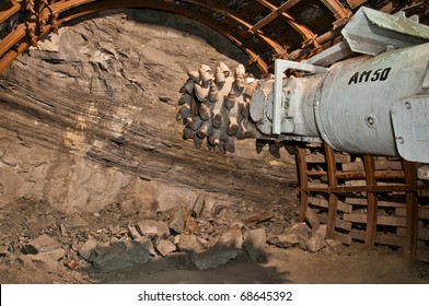 Drilling machine in coal mine, modern tunnel drilling machine,
