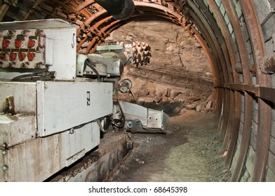 Drilling machine in coal mine, modern tunnel drilling machine,