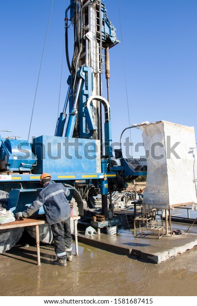 Drilling rig. Drilling deep wells. Coring.
Industry. Mineral
exploration.