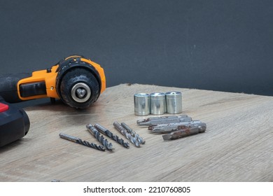 Drills with various types of keys for assembling wood