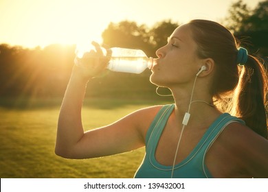 Drinking During Sport / Young Woman Drinking Water After Run