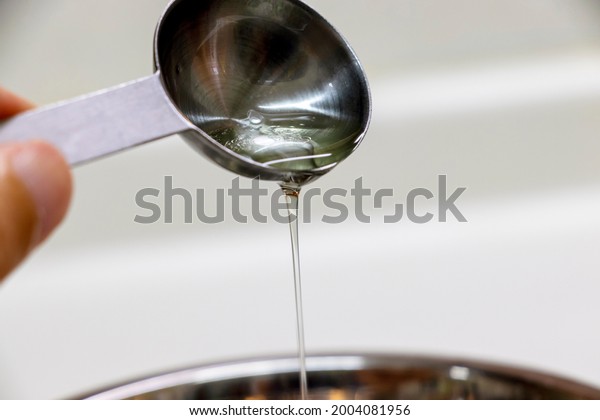 Drip cooking oil from\
a measuring spoon