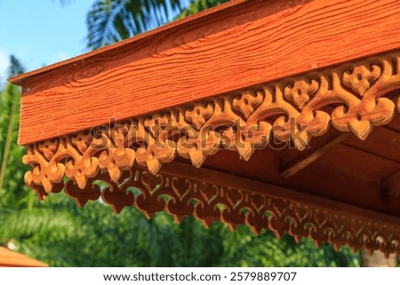 Drip eaves are suitable for installing the ends of structures or eaves of houses and buildings. Assembled with eaves wood to collect details and enhance decoration. Used to build houses in Thailand