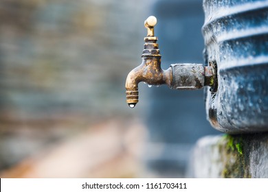 Dripping tap attached to a water tank