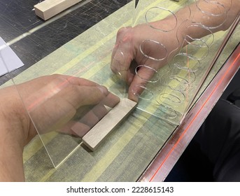 Drive heated plexiglass with your hands. Production of a form for an advertising stand. Plastic bending on a nichrome heated spiral. Production of POS materials for advertising.