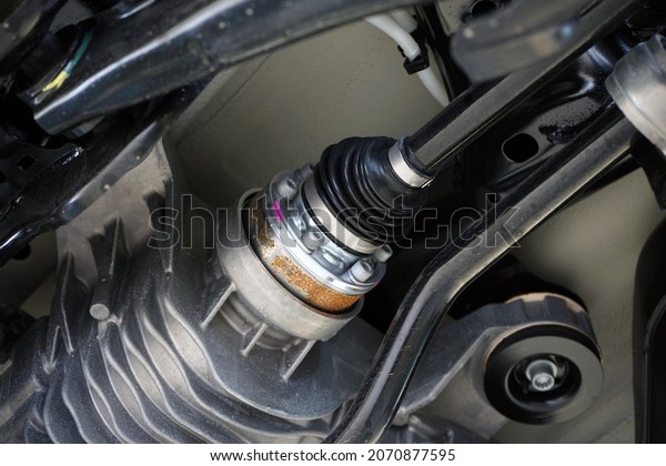 The\
drive shaft (CV joint) is connected to the\
gearbox.