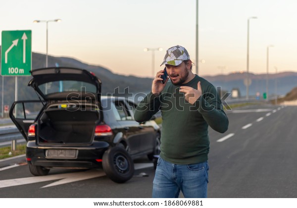 Driver\
with a big problem with the car on the\
highway