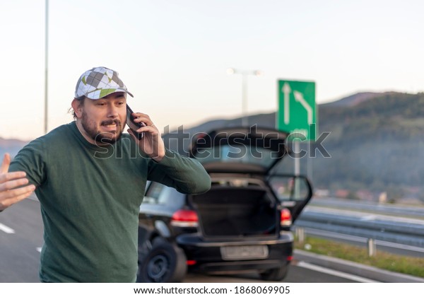 Driver
with a big problem with the car on the
highway