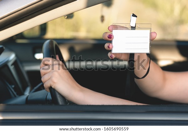 Driver is showing a blank\
road pass.
