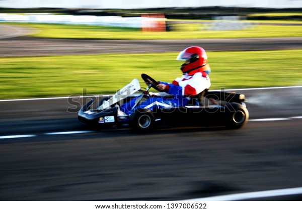 driver speed motor car winner\
auto