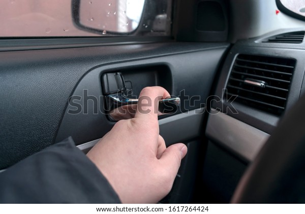 Driver\'s hand pulls\
a car door handle\
close-up
