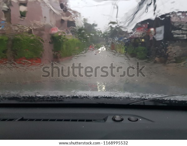 driving in heavy rain especially around vehicles. rain\
on a car window. The visibility was poor. I could hardly see. It\'s\
raining very hard.It’s raining cats and dogs. It’s going to rain.\
