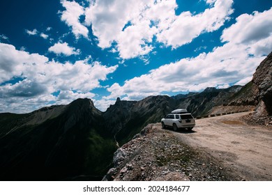 945 Car driving off cliff Images, Stock Photos & Vectors | Shutterstock