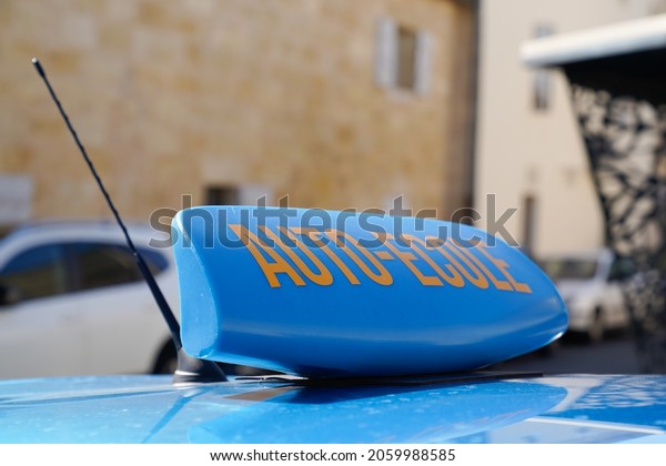 driving school in france means auto\
ecole text in french write on education learning car\
roof