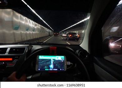 driving in the tunnel with waze