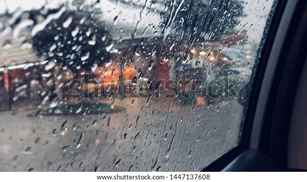 Drizzle in the car\
mirror