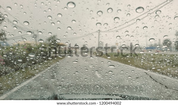 Drizzle on the\
windshield. selective focus.\
