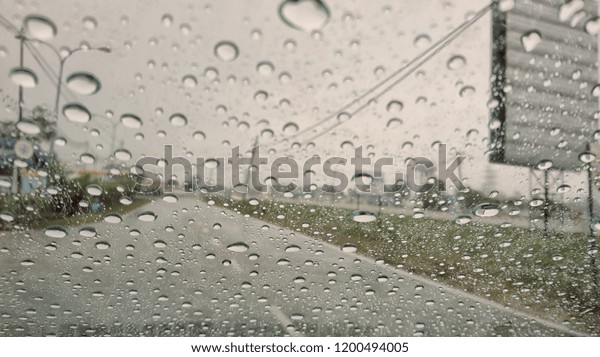 Drizzle on the\
windshield. selective focus.\
