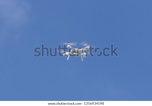 Drone in the sky. Portable camera Panoramic shot\
from above. Video from a bird\'s eye view. Apparatus for shooting\
video from the air. The design of the copter. Remote control for\
the camera.