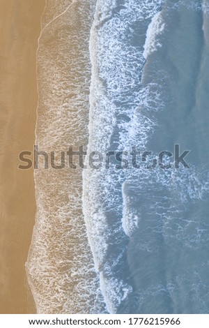 Similar – Foto Bild Luftaufnahme Panoramadrohne Blick auf den blauen Ozean Wellen, die am Sandstrand in Portugal erdrücken.