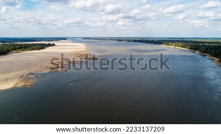 Drone view looking upstream on the Mississippi River near Grand Gulf, Mississippi. Sandbars on left ascending bank.