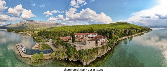 Drohnenansicht im Kloster Saint Naum auf Mazedonien