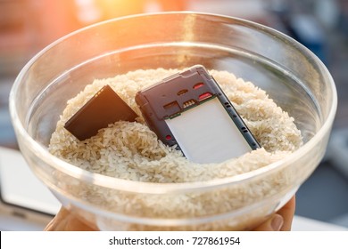 Dropped Your Phone In Water - The Fix Is Rice. Wet Smartphone Repair In Rice