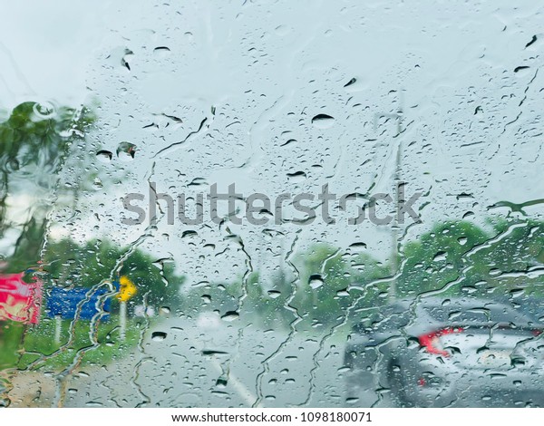 Drops of rain on\
the mirror in the heavy\
rain.