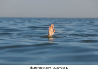 8,217 Drowning woman Images, Stock Photos & Vectors | Shutterstock