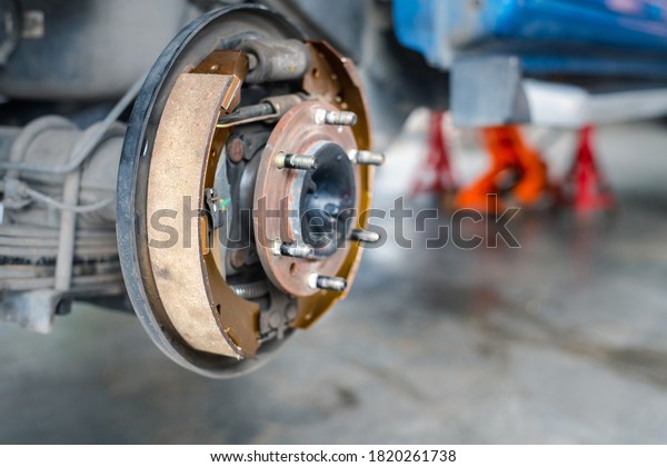 Drum brake and asbestos brake pads it\'s a part\
of car use for stop the car for safety at rear wheel this a new\
spare part for repair at car\
garage