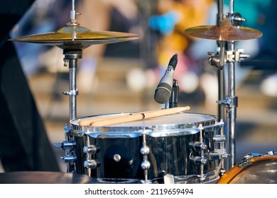 Drum Kit At Outdoor Rock Party, Drumsticks On Tom-tom Drum. Drum Set With Drum Sticks Ready For Playing Music At Summer Outdoor Rock Performance, Close Up